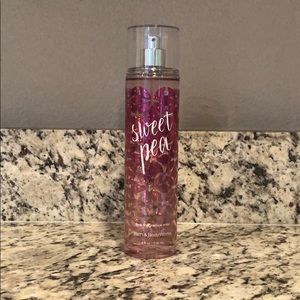 Bath & Body Works Sweet Pea Body Spray!